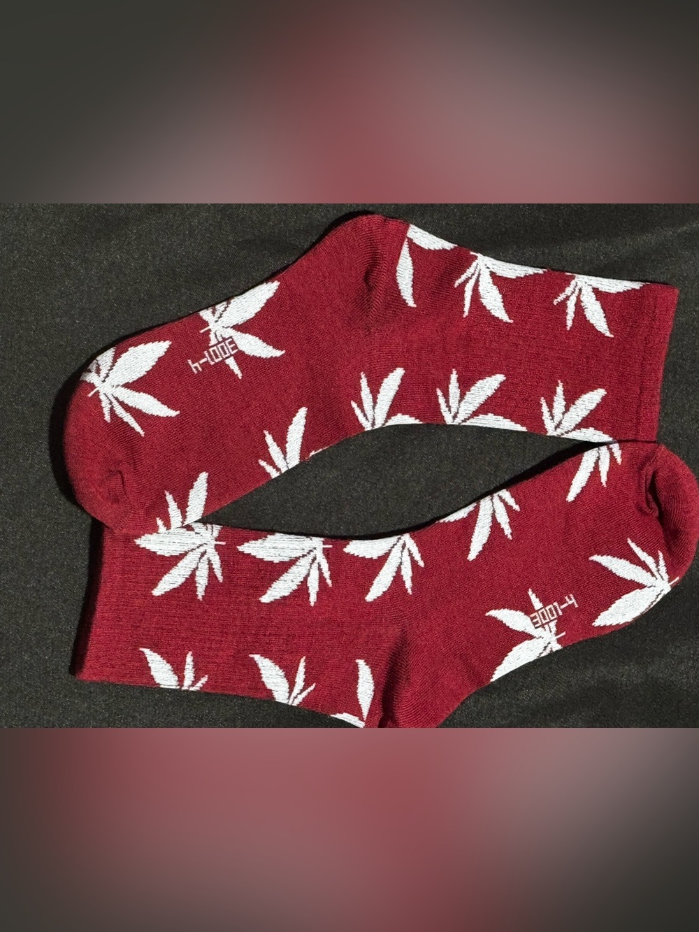 Women's Maroon Leaf Pattern Crew Socks -